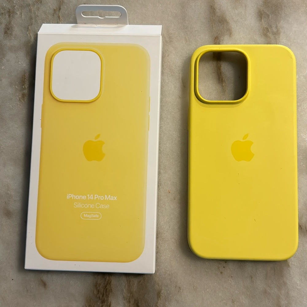 Apple iPhone 14 Pro Max Silicone Case - Yellow